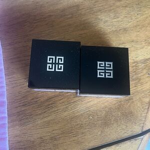 Givenchy  Prisme Libre 
mat finished & enhanced loose powder 
Net weight .14oz